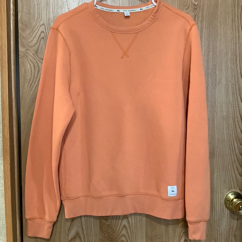 Free assembly, size, small, peach, longsleeve sweatshirt. Super soft